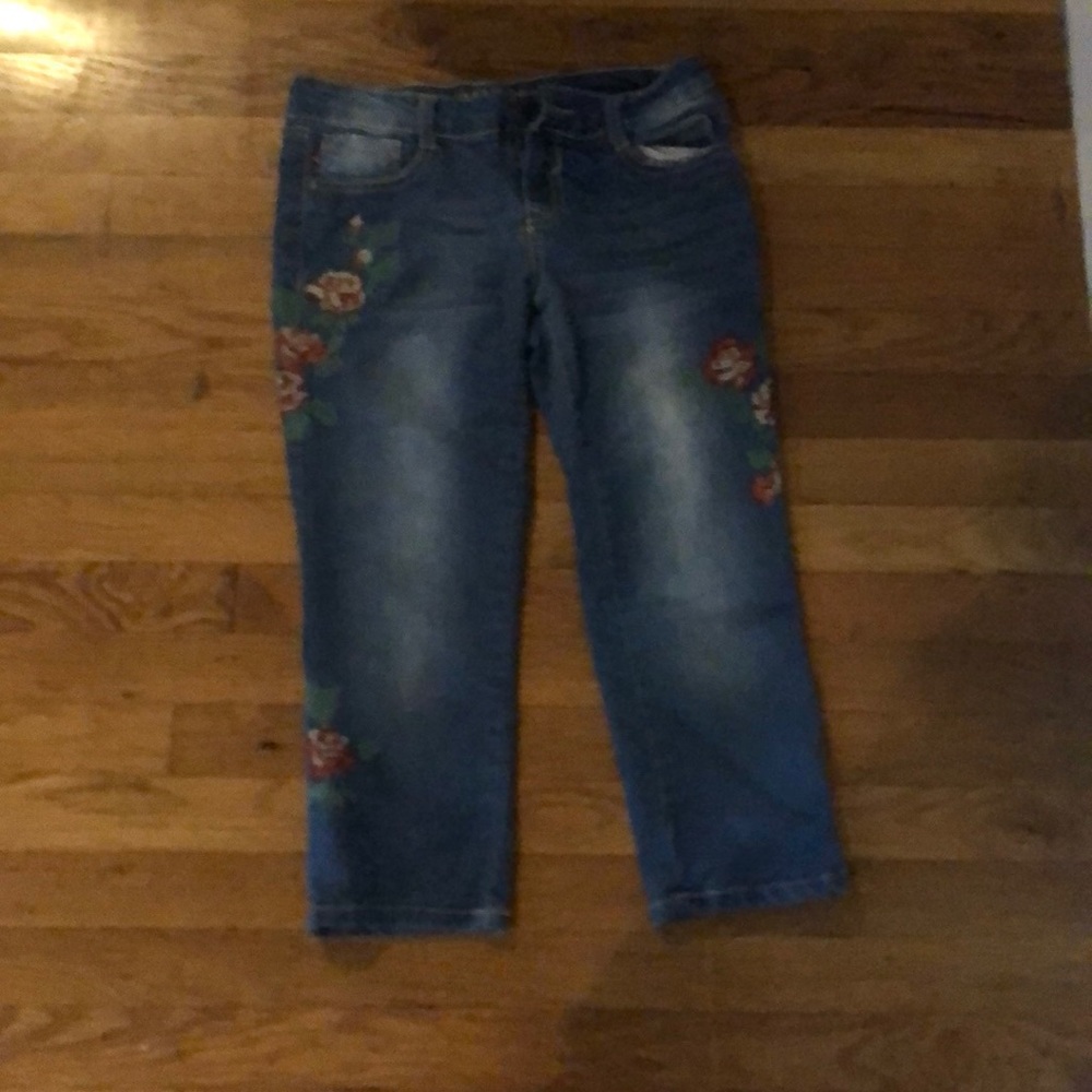 Great quality geans with cute rose hand mad stich